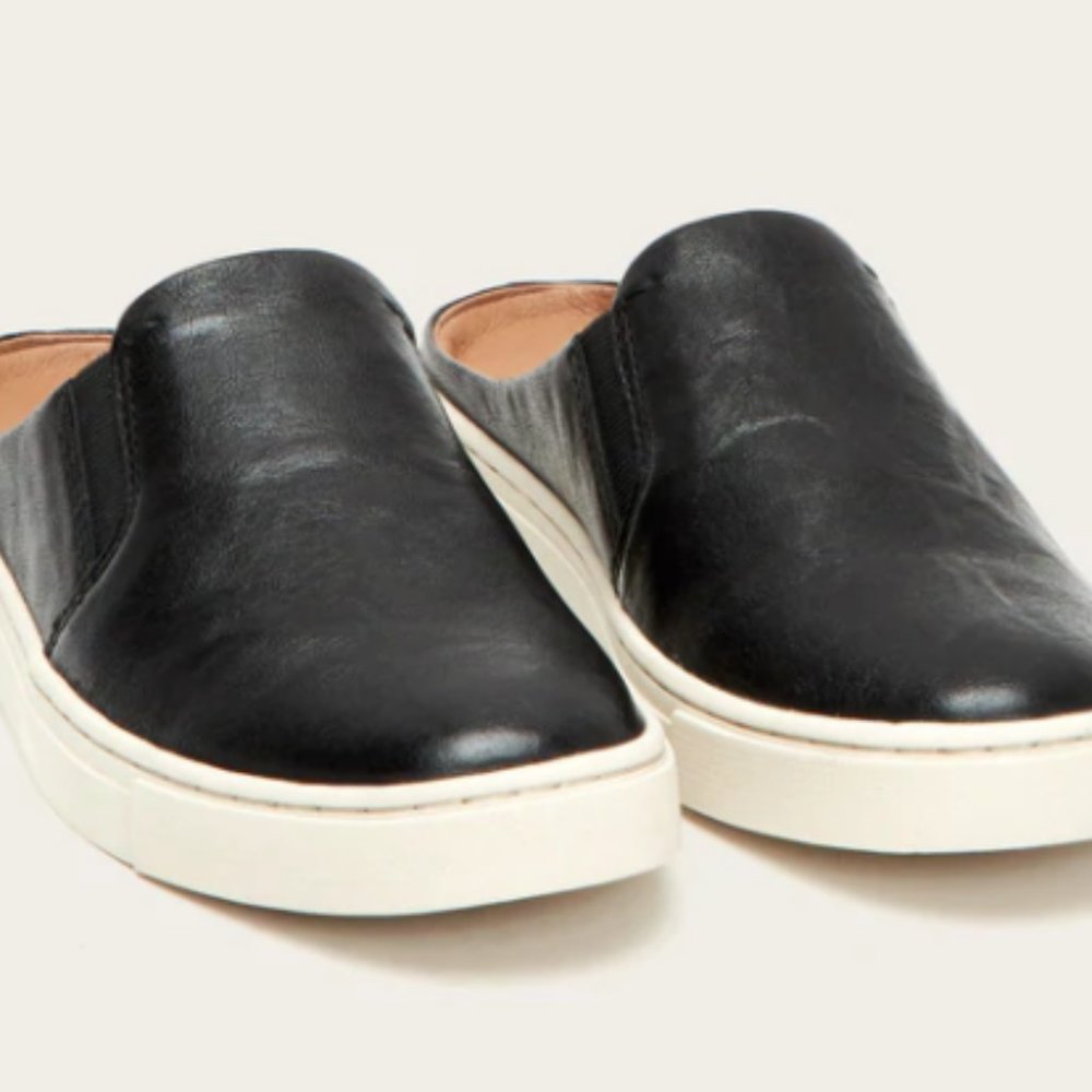 Frye brand new in box fabulous Ivy Mule black sneaker